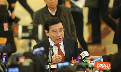 圖1 交通部部長楊傳堂在兩會(huì)上接受媒體采訪