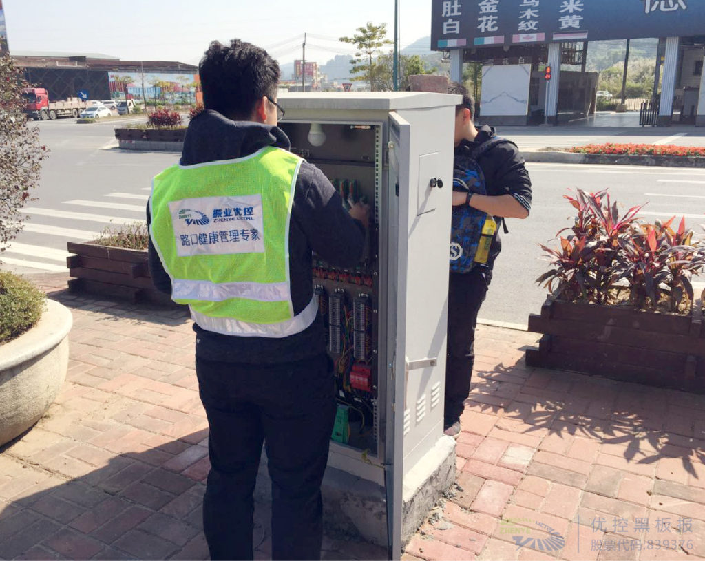 圖2 交通工程師1開箱檢查信號(hào)燈接線