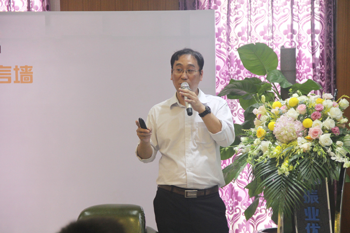 洪總發(fā)表主題演講