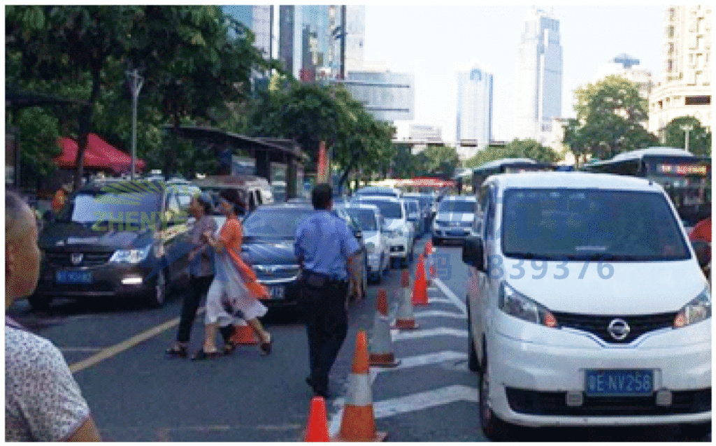 圖2 醫(yī)院西門(mén)排隊(duì)車(chē)輛