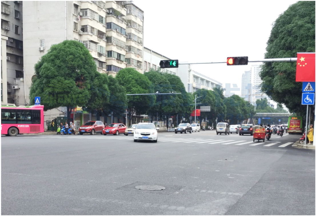 圖4 高峰期西進口車輛排隊較長