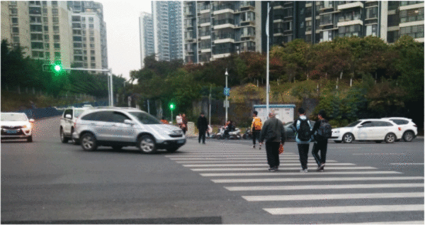 圖4 北進口左轉(zhuǎn)車輛與東進口行人沖突(優(yōu)化前)