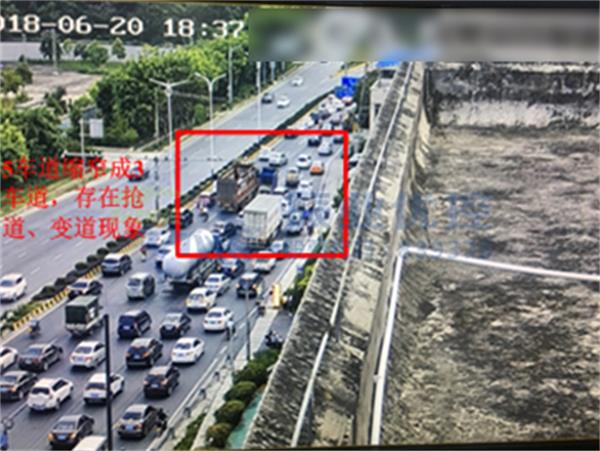 圖3 5車道縮窄導(dǎo)致的車輛搶道、變道現(xiàn)象