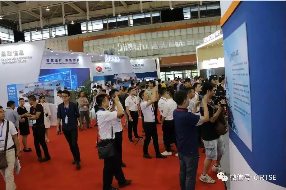 圖2 往屆博覽會現(xiàn)場圖(圖片來源于網(wǎng)絡(luò))