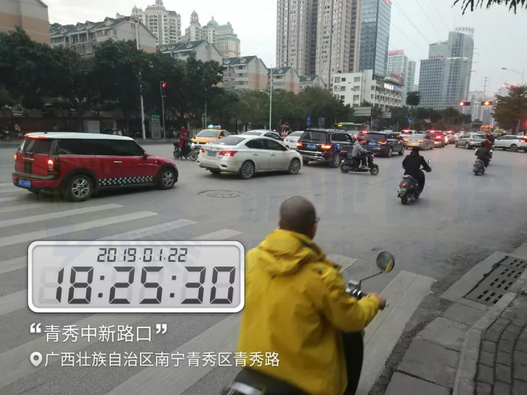 圖4 優(yōu)化前南進(jìn)口車(chē)輛排隊(duì)情況