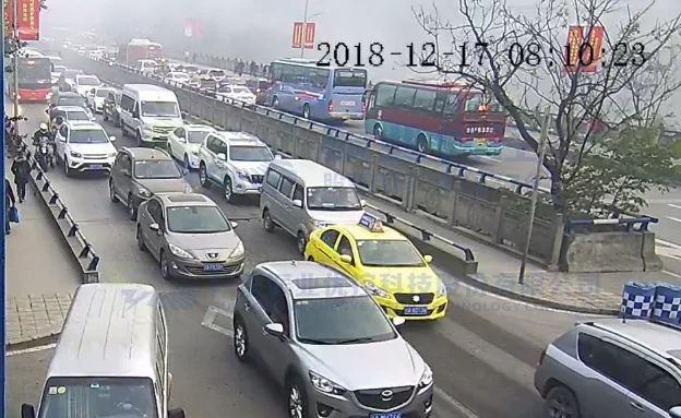 圖4 優(yōu)化前排隊現(xiàn)場