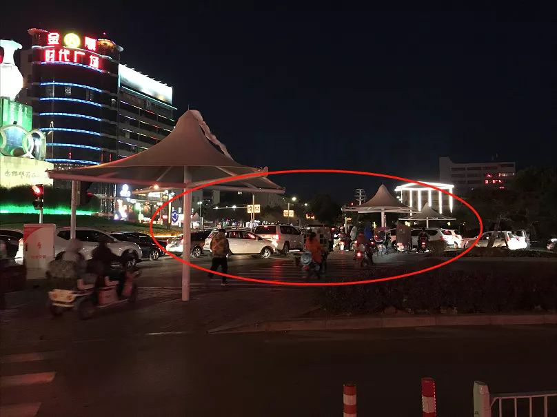 圖4對放相位車流沖突，人車沖突 