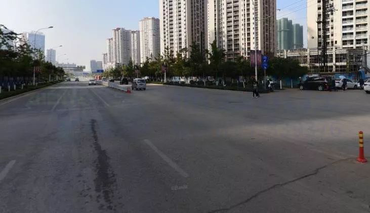 圖2 無(wú)信號(hào)燈控交叉口