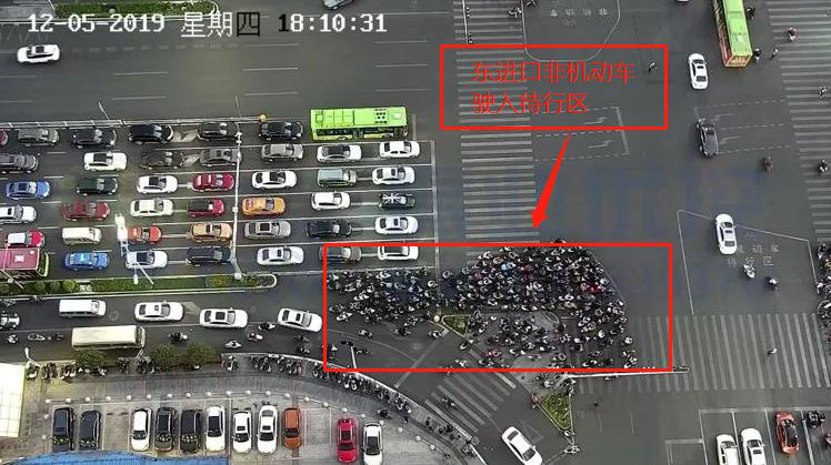 圖15 晚高峰路口東進口非機動車駛?cè)氪袇^(qū)（優(yōu)化后）