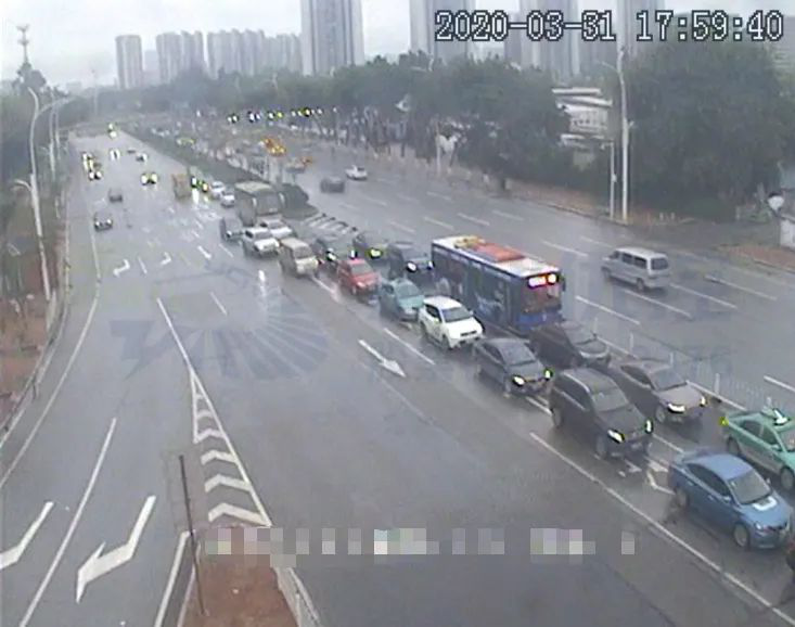 圖3 南進口掉頭車輛排隊長，阻擋左轉(zhuǎn)車（優(yōu)化前）