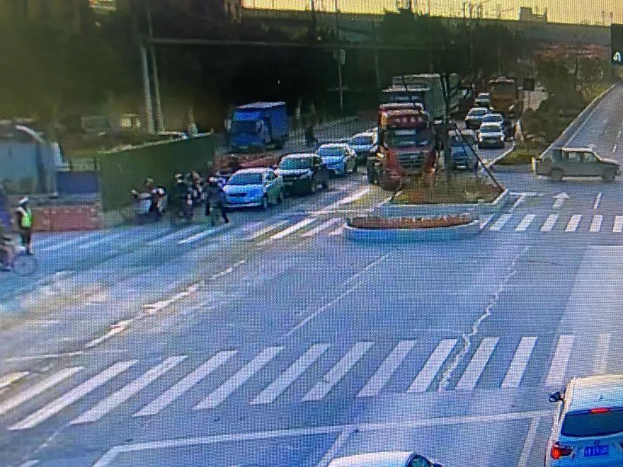 圖6 南進(jìn)口晚高峰掉頭車(chē)輛阻礙直行車(chē)輛