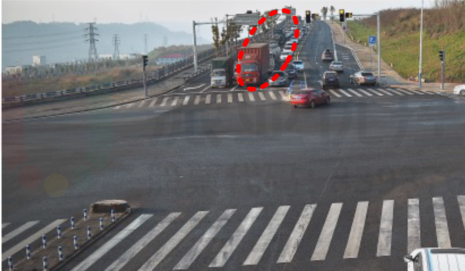 圖6 臨時便道-泰和路南進口車輛排隊（優(yōu)化前）