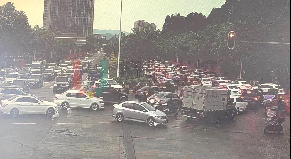 圖4 荔景大道-府佑路口西進(jìn)口車流回溢