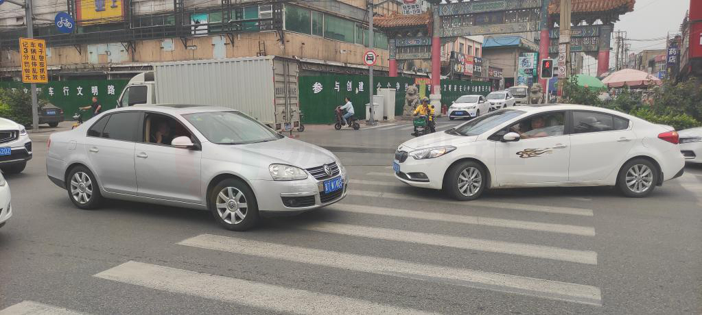 圖3 南北直行與左轉(zhuǎn)車輛沖突