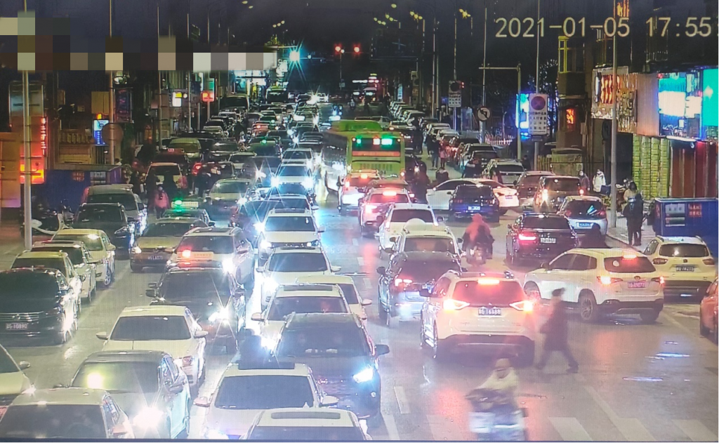 圖4 交通擁堵現(xiàn)場（優(yōu)化前）