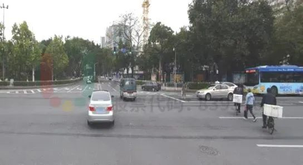 圖片5 人民路-流花路口優(yōu)化前