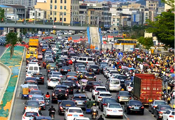 圖9 學校周邊路段(優(yōu)化前)