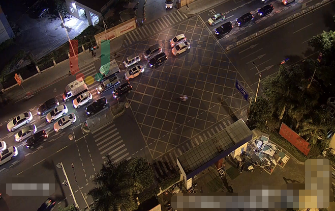 圖10 優(yōu)化前后南出口運行情況對比（優(yōu)化前南出口車輛溢出圖）