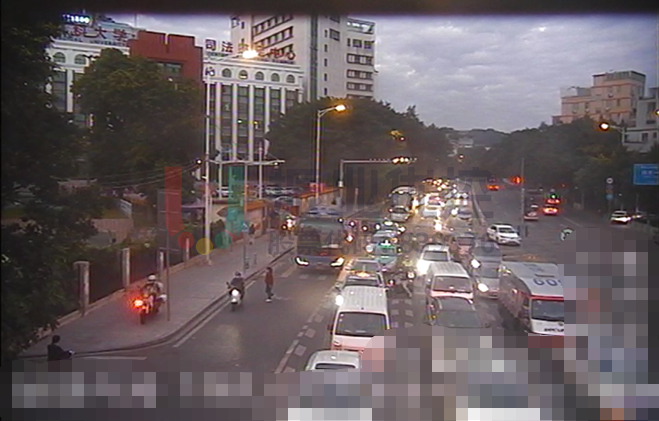 圖10 優(yōu)化前后南出口運行情況對比（優(yōu)化前南出口車輛溢出圖）